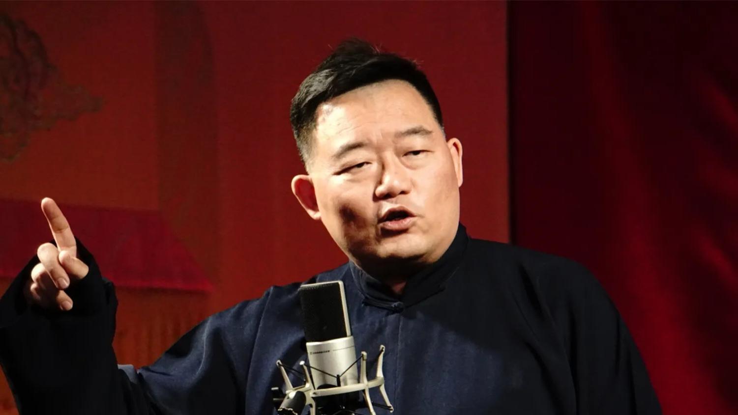 德云社|德云社演员“翻车”，郑好陶醉于小视频，却忘了自己“中门大开”