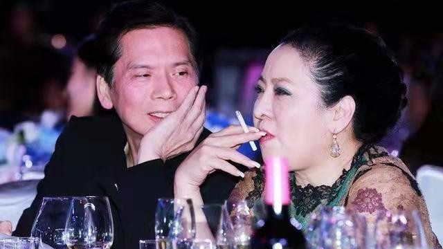 丁佩|当年向华强带着陈岚回家见老婆丁佩，“你离开吧，我会养你们的”