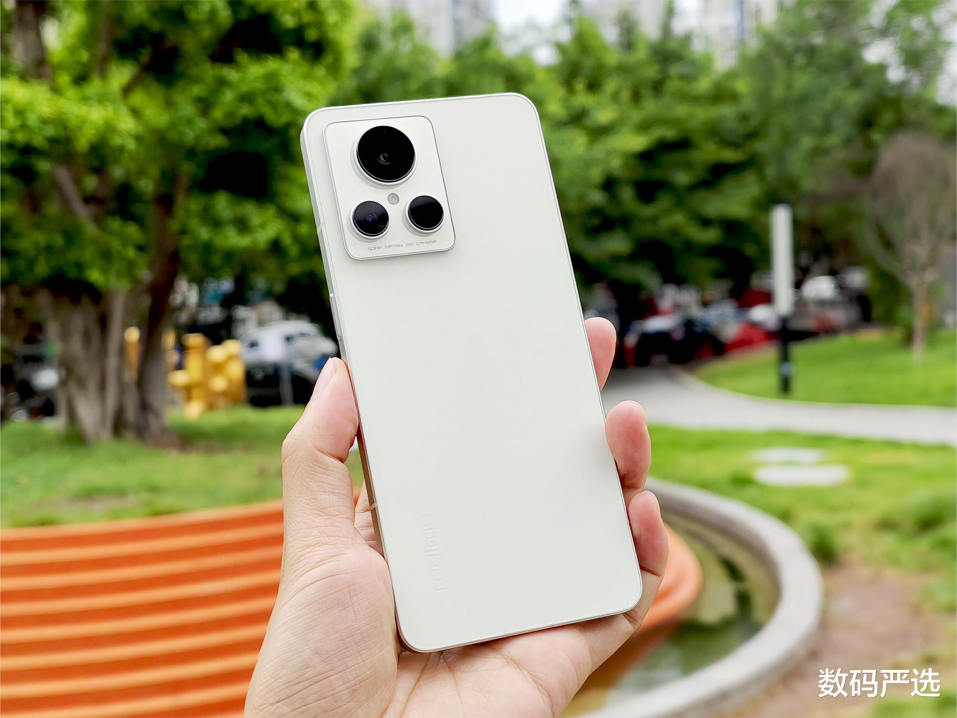 红米手机|红米K50 Ultra和realme GT2探索版对比,哪一款更值得买?