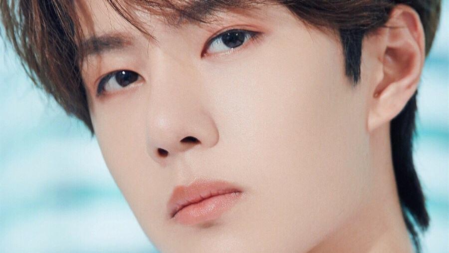 王一博|王一博时隔52天再露面，头发变短很清爽，脸部状态引关注