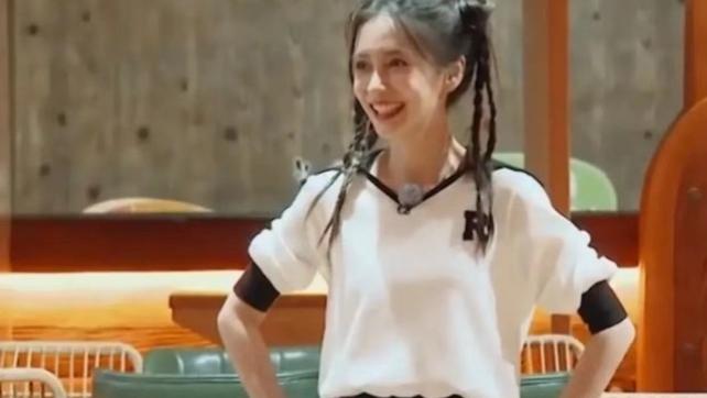 张碧晨|张碧晨的无知，撕开了多少明星靠综艺博镜头？《奔跑吧》除了情怀还剩什么？