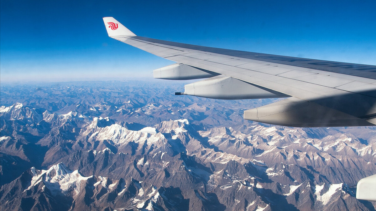 西藏|飞机为何不能直接飞越西藏？而是绕道而行，直接飞会有什么影响？