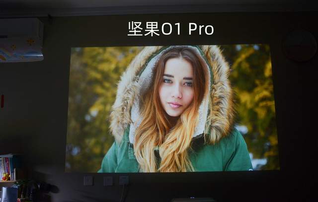 |家用投影怎么选?长焦还是短焦?极米H3S对比坚果智慧墙O1 Pro横评