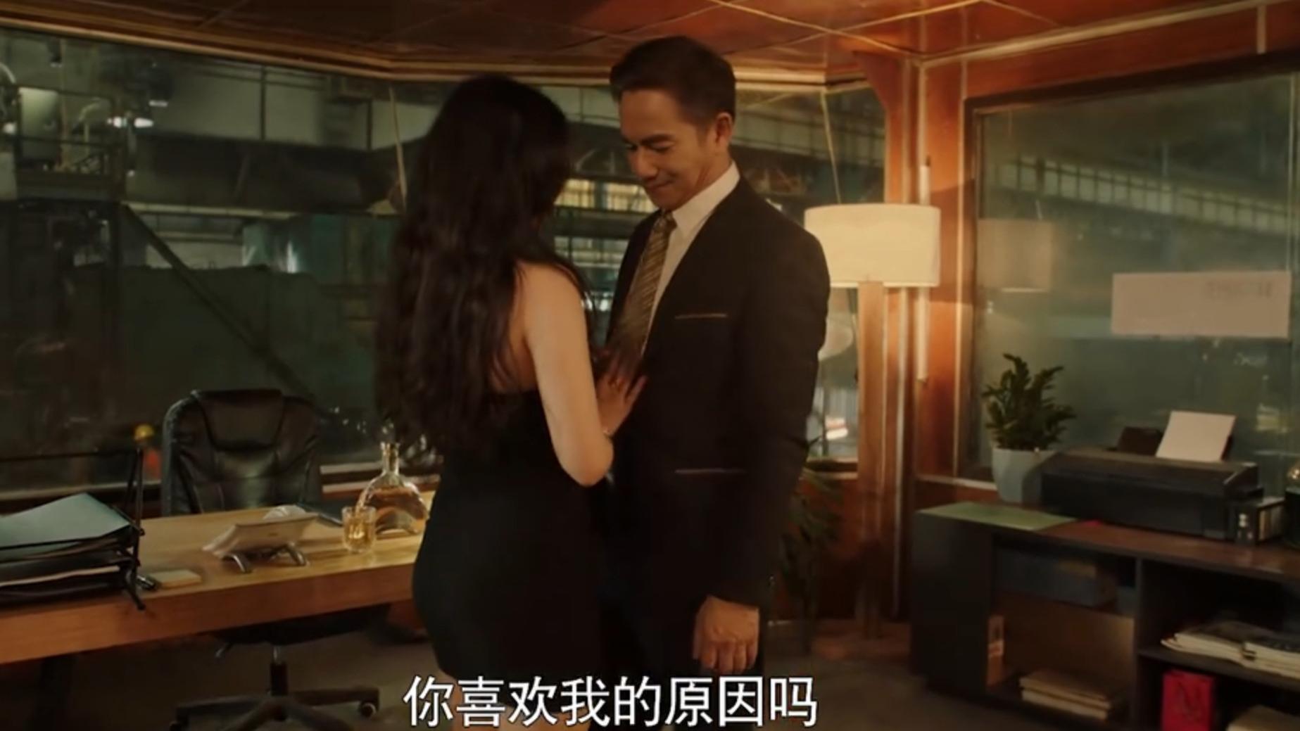 人蛇大战|《人蛇大战》首播，2小时冲上飙升榜第一，女演员身材成最大看点