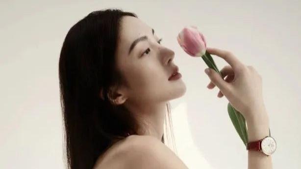 金晨|虎背熊腰or性感美背？这12位女星的背，让我看到“世界参差”