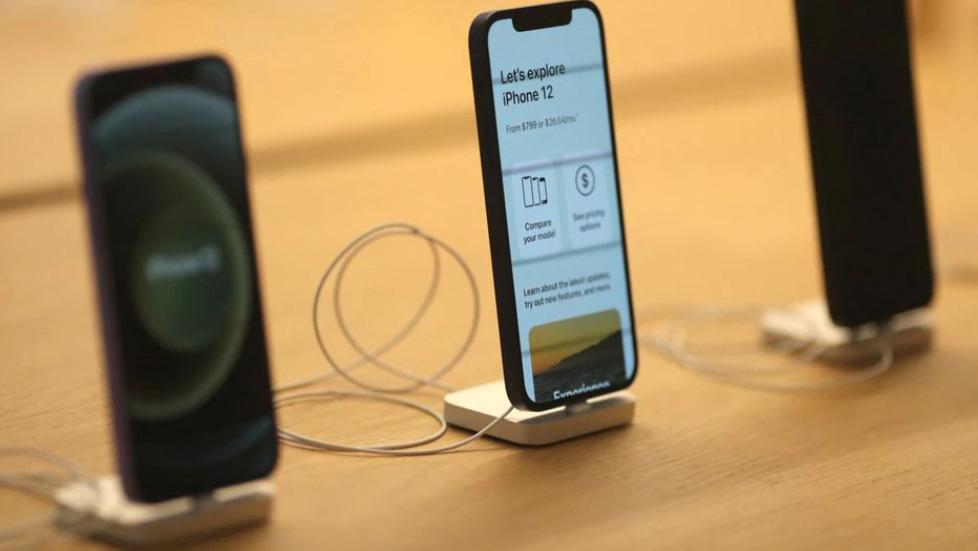 |苹果不得不在2024年转投支持USB-C接口，从而终结Lightning的时代