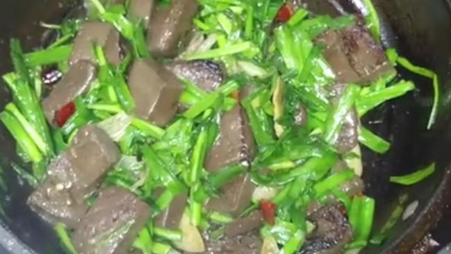 韭菜|明日立春，该吃它了，春笋只能靠边站，用它一切一炒，鲜香肆意