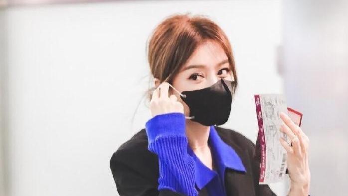 秦岚|秦岚的潮流感真足，穿POLO衫套装配西装，宽松也掩不住好身材