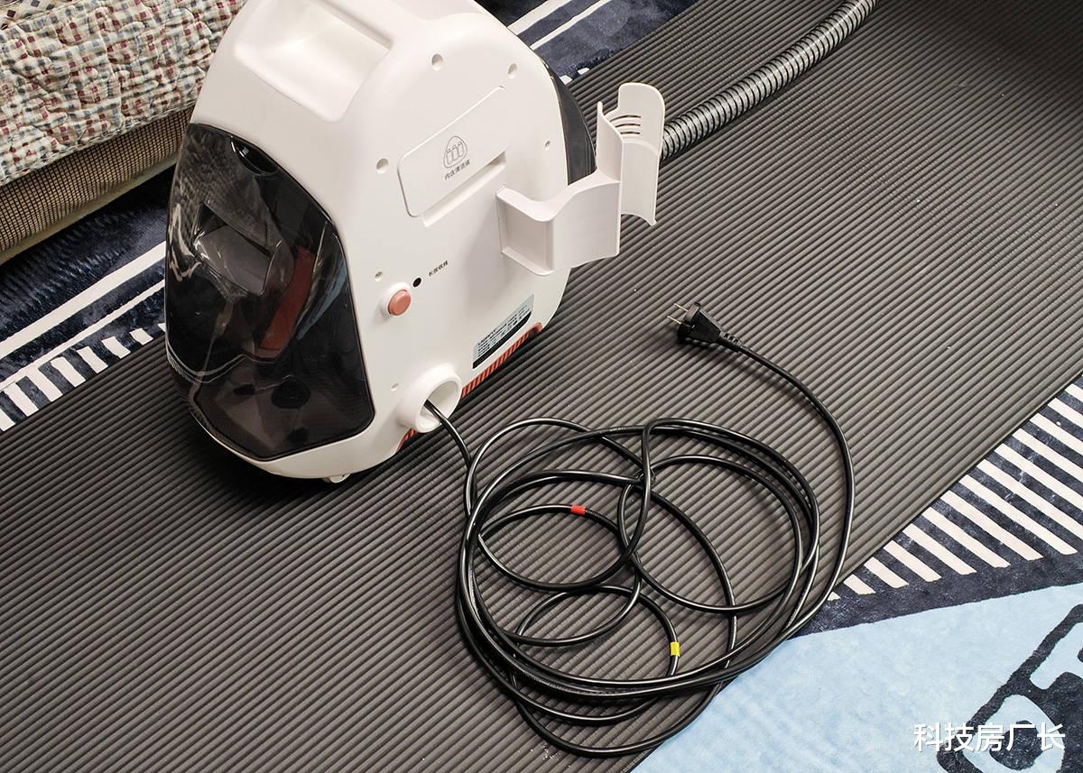 iPhone|洗衣机还能当点读机用，哪里脏了洗哪里，UWANT布艺清洗机体验