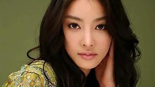 张紫妍|逼死原配老婆、子女殴打母亲、叔侄玩弄女星，哪个韩国财阀有他狠