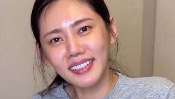 秋瓷炫|秋瓷炫是被迫合体秀恩爱吗？深夜晒素颜，皮肤状态很不错