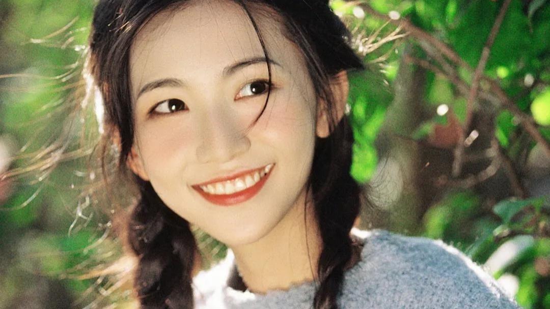 发型 ?女人不管天气多冷，出门尽量别披散着头发，教你这3种扎发，超美