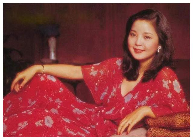 邓丽君|39年前，邓丽君曾亲吻过一位士兵，后来这士兵：三天没有洗过脸