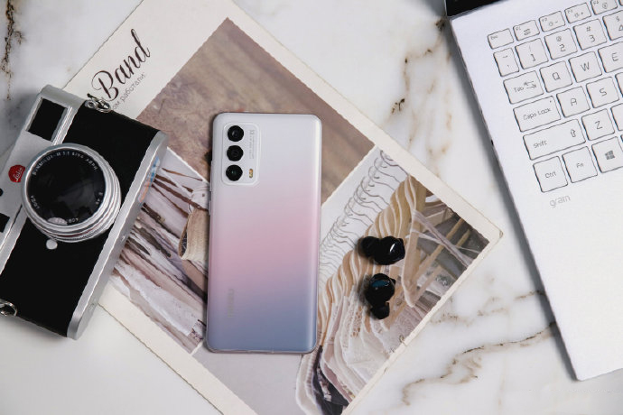 |魅族19要“玩”折叠屏?发布形态讨论,或真的要投产