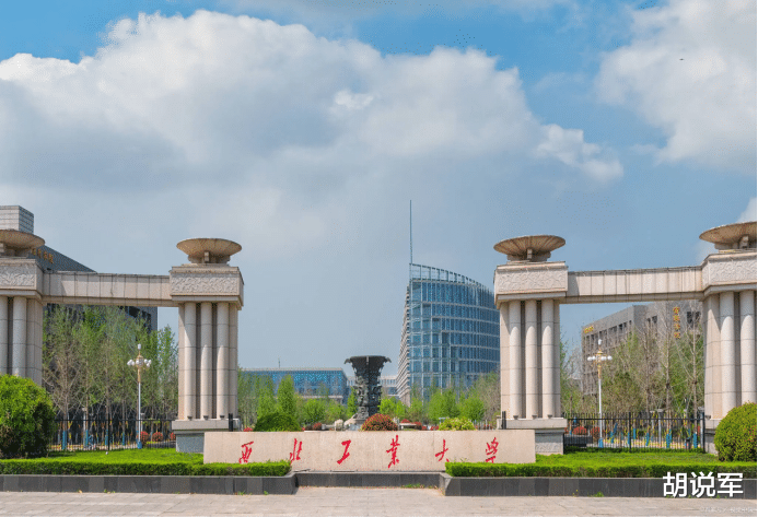 华为鸿蒙系统|华为选择和西工大合作开设“鸿蒙菁英班”，网友：人都去国外了，优秀有什么用！