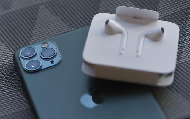iphone11pro|我邻居，年收入百万，开着奔驰E300，用的手机却是iPhone11Pro