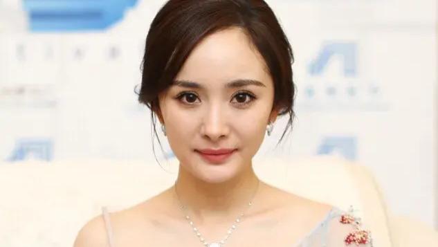 杨幂|杨幂在接受采访时：你只要和导演睡一觉，你的事业就能更上一个台阶