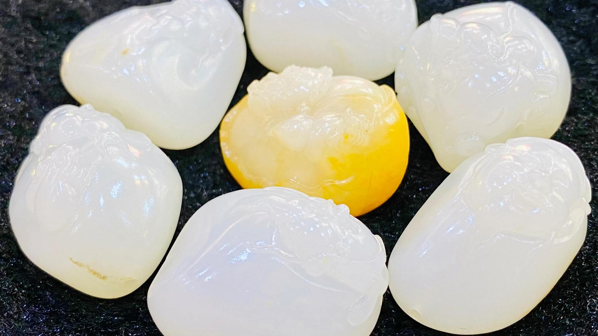 雕刻|“毕业”级藏品！和田籽料巧雕手串“遇财神”！