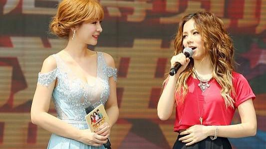 赵美延|柳岩的身材没话说，穿薄纱服装显的腿很长，看不出大了邓紫棋10岁