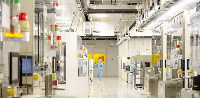 人机大战|光刻机风云再起：东方晶源深夜回应ASML，EUV光刻机“变味”了！