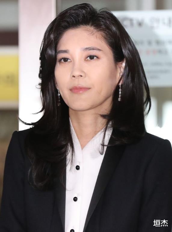 iPhone|背靠6000亿三星财团,一句好热让全校喜提空调,为何要下嫁保安?