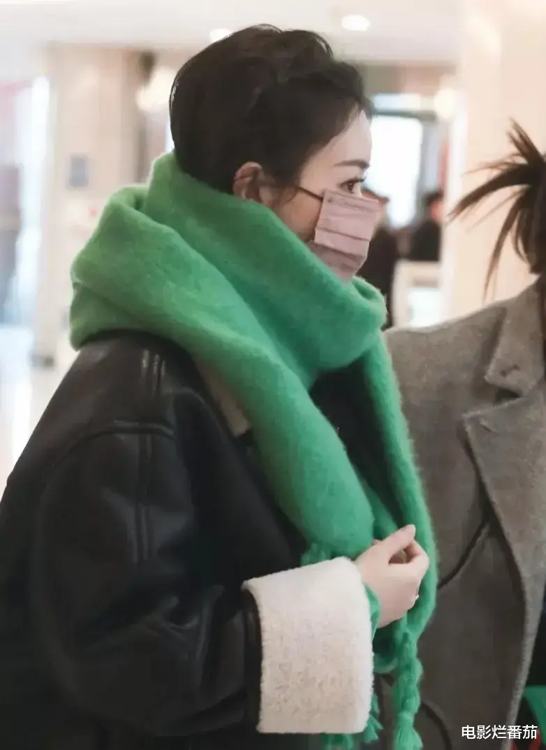 春晚大联排：赵丽颖美目环顾，易烊千玺轻松像买菜，沈腾走出气势