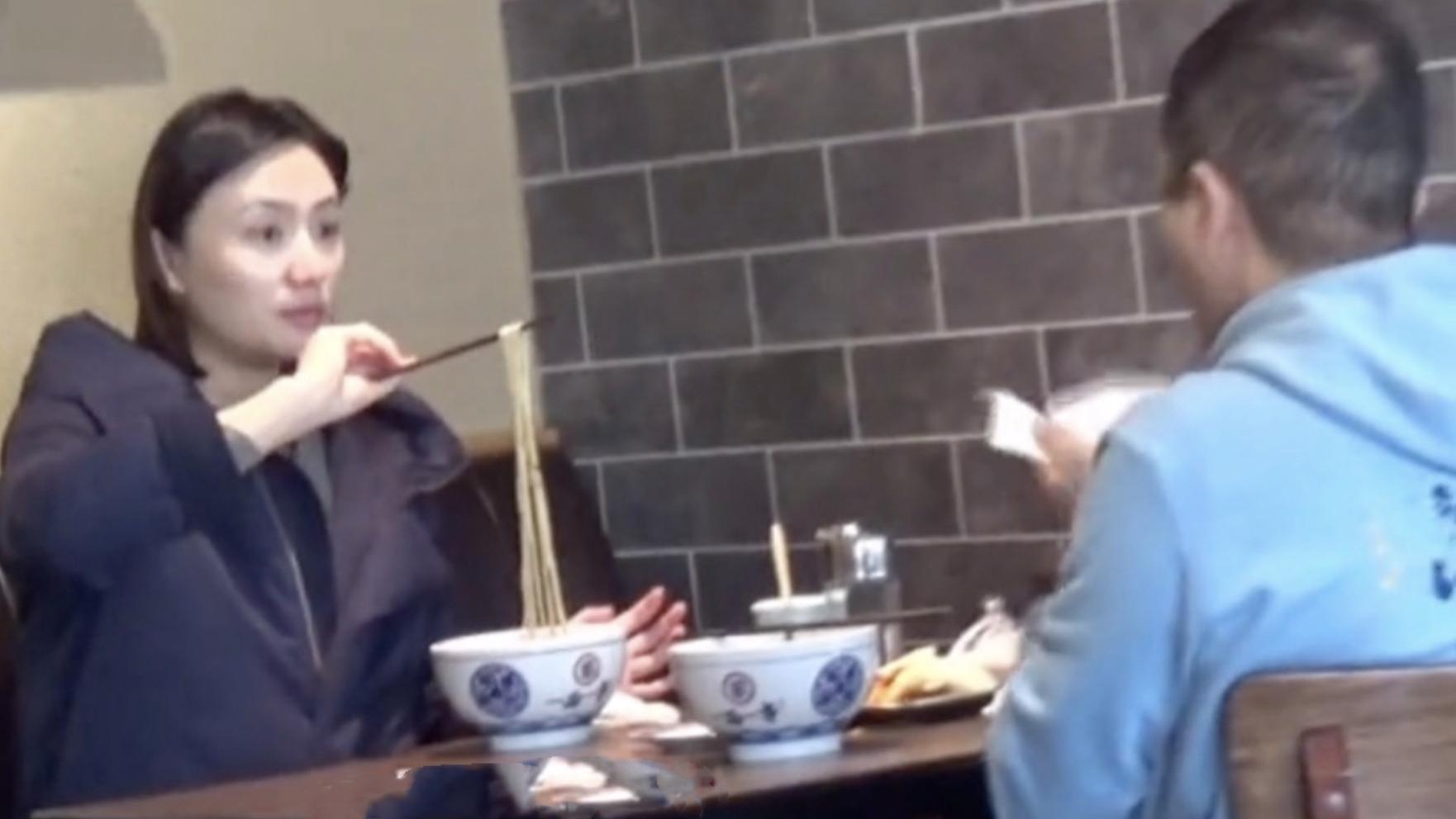 李亚鹏|二度当爹？李亚鹏陪女友产检，海哈金喜孕肚抢镜，两人曾一起拍婚纱照