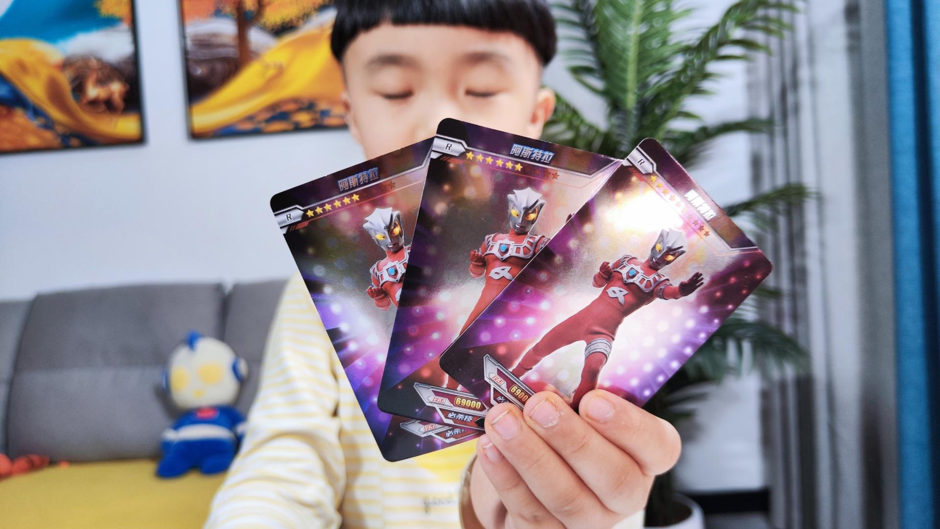 这也太意外了，拆豪华版卡包，又一次让我拆到了R卡之王