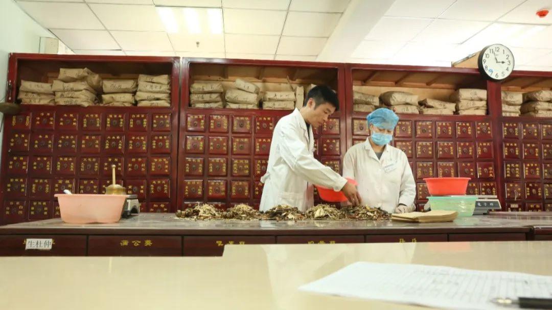 |【中医课堂】“左病右治、上病下治”为何如此神奇？