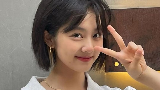 黄磊|黄磊女儿晒近照，大方微笑外形像杨紫，眼角下一颗痣影响颜值！