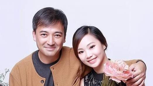 鲁文杰|TVB前知名男星罕见现身！身材发胖发际线后移，娶小16岁妻子