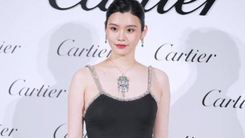 奚梦瑶|奚梦瑶生2娃后努力瘦身，晒健身房倒立图，腹部隆起难回身材巅峰