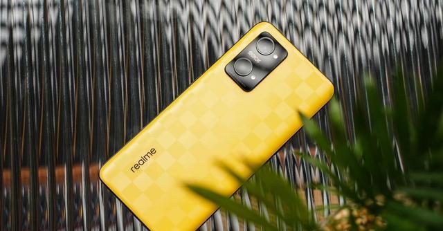 realme|realme真我Q6Pro还是旗舰水准，80W快充+5500mAh，价格亲民