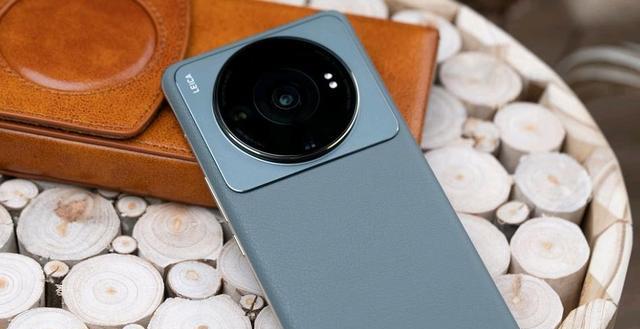 小米科技|不做选择题,雷军、卢伟冰倡导这两款手机一起用,手感拍照齐拥有