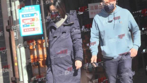 李亚鹏|李亚鹏陪小19岁的女友产检，全程陪同超细心，完全看不出年龄差