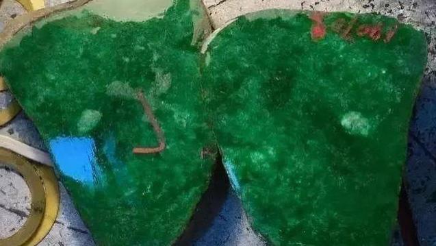 翡翠|50万买下块满色料子，不想取手镯就想车个珠子，果然土豪的世界我们不懂