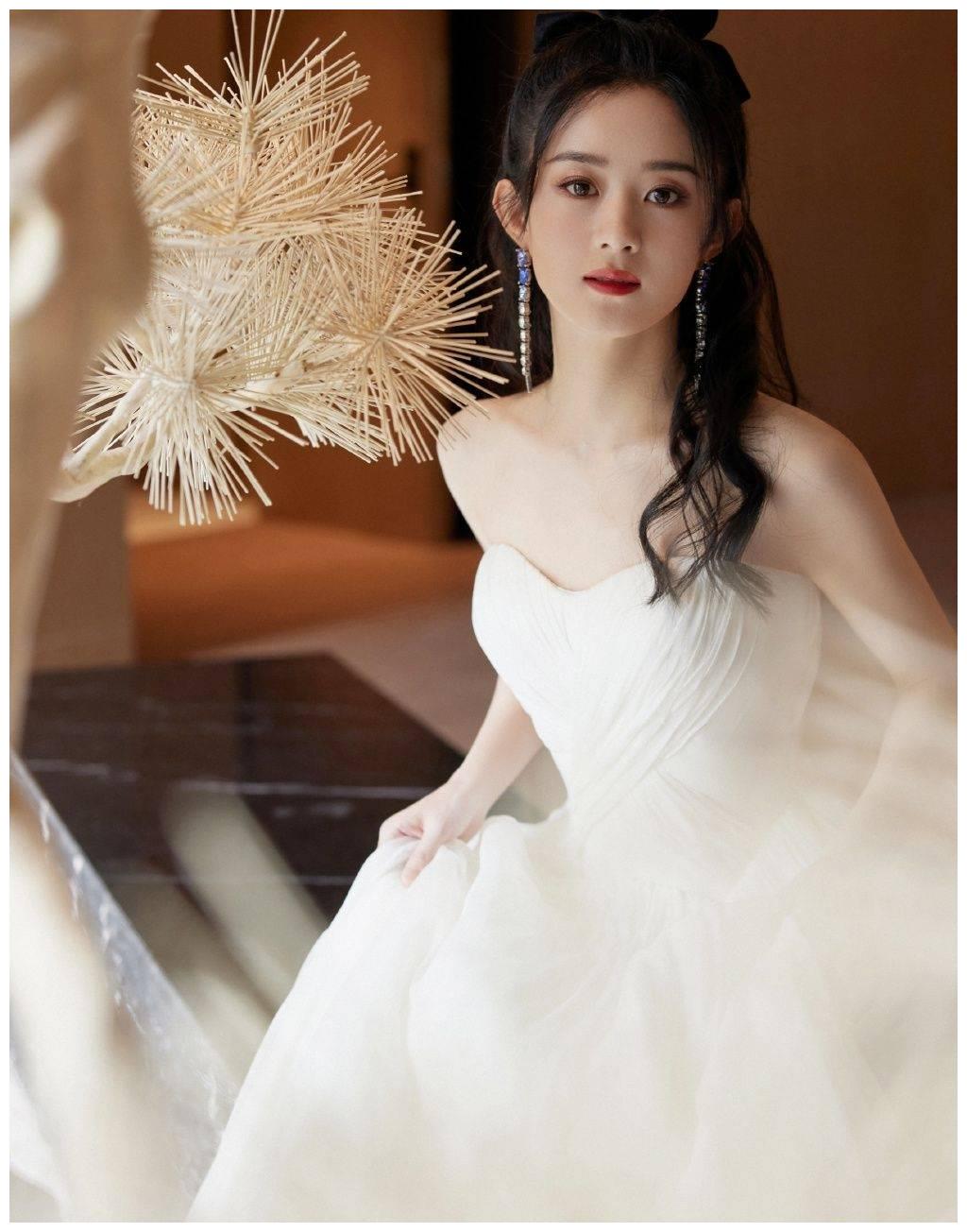 街拍|赵丽颖新剧扑街，为热度不惜内涵杨幂，真不要脸？