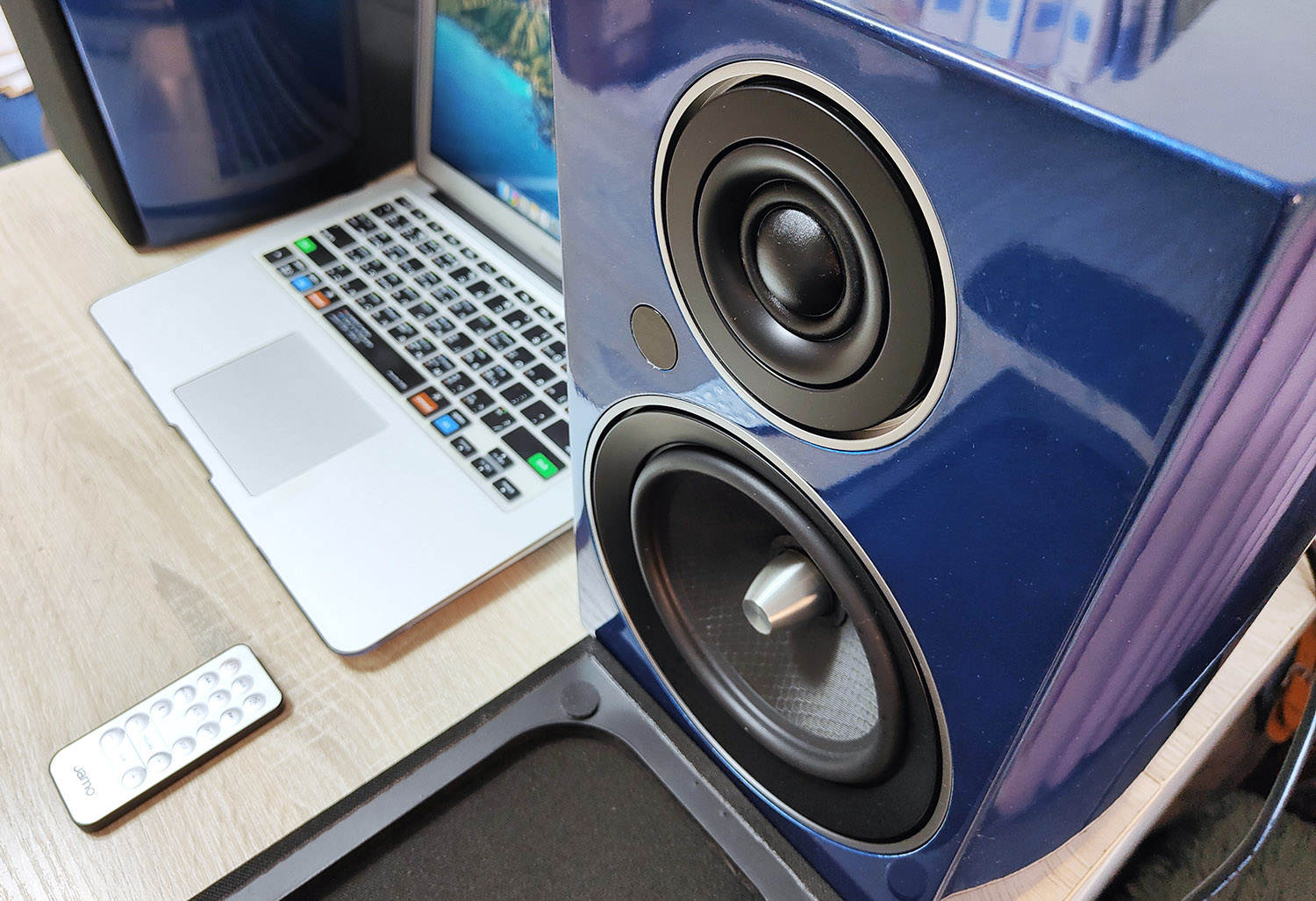 音箱|4000元尊宝Jamo书架音箱测评，我是不是大材小用了？