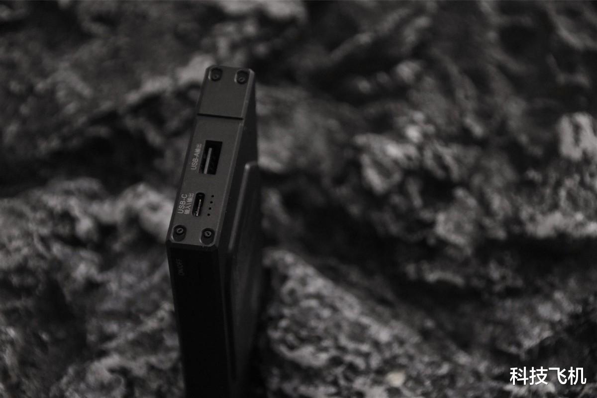 英特尔|可拼装,黑科技加特,能玩又能充电的拼装充电宝来了