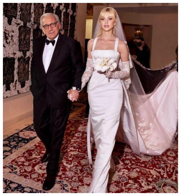 贝克汉姆|有钱难买亲情，贝克汉姆儿子改姓不回家，如今公开入赘女方