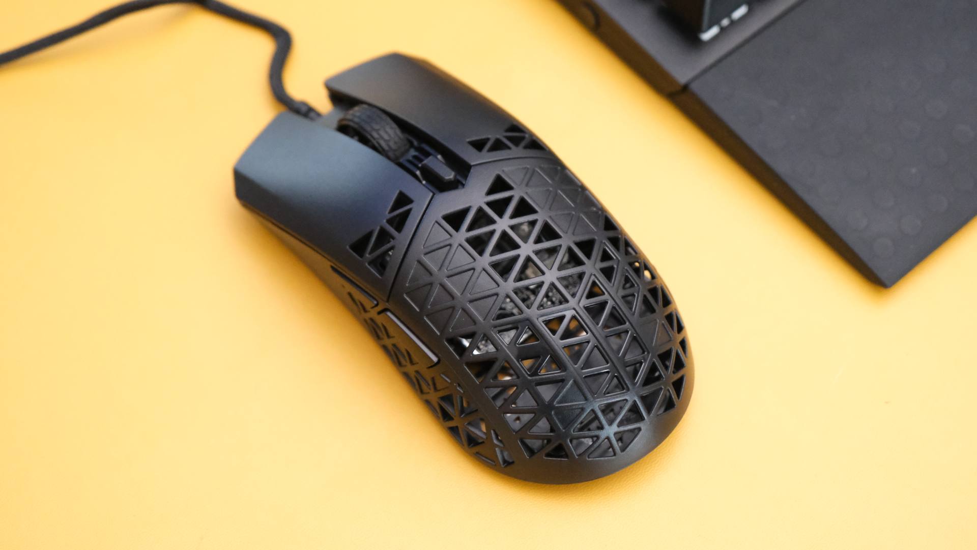 |极轻手感,夏日电竞神器丨华硕TUF GAMING M4 AIR鼠标上手