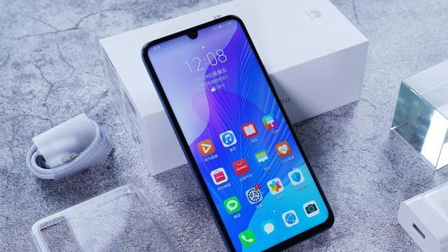 华为鸿蒙系统|华为不再“耍大牌”，5000mAh鸿蒙手机，1399便可到手