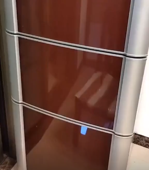 |河南一女子用了20年的冰箱侧边发热,仔细一看懵了:四周全是膜
