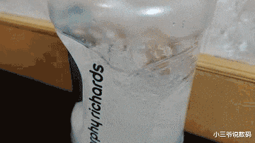 |摩飞便携榨汁桶：随时补水，40秒鲜榨，喝出美美好肌肤！