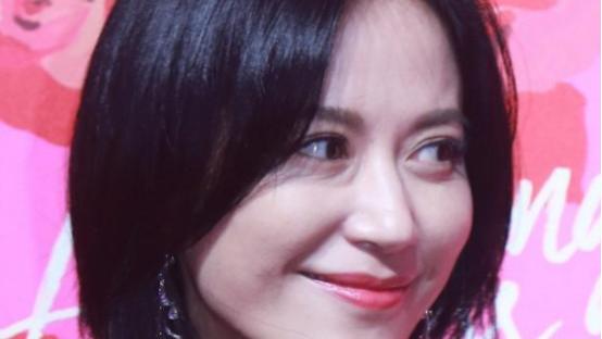 明星|48岁依旧没嫁人的女明星，当被问到生理需求时，这回答堪称满分！