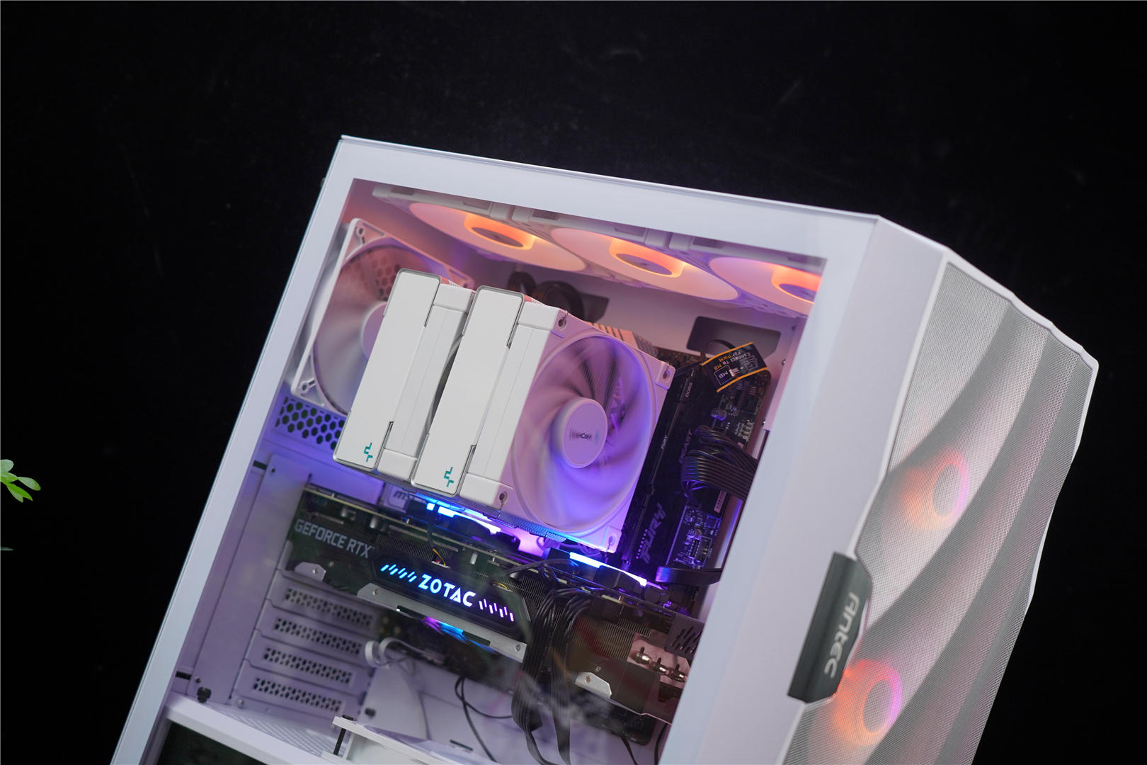 荣耀|九州风神冰立方AK620白色款：高颜值、六热管、双风扇，媲美水冷