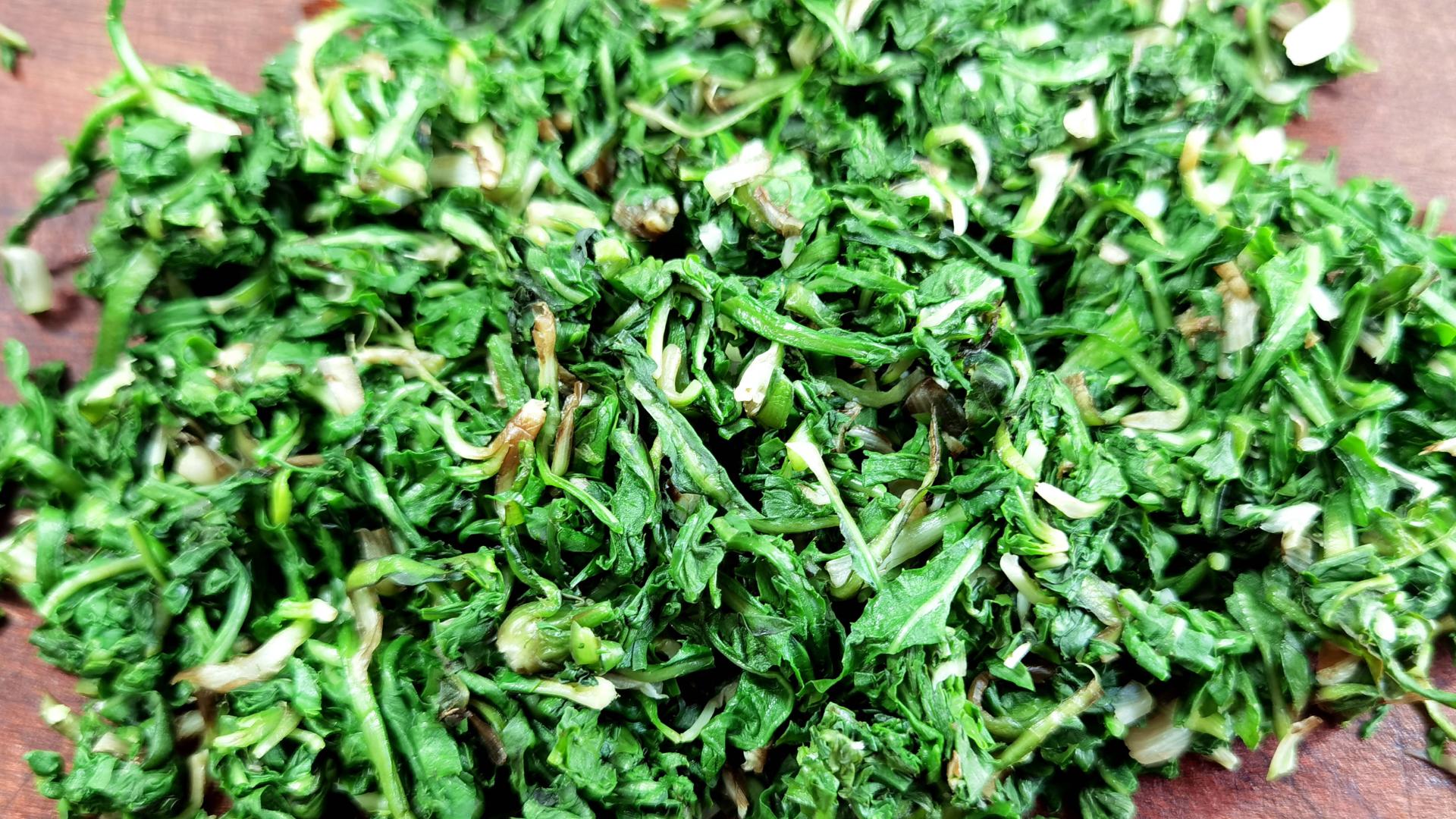 烙饼|别把这菜当成野草，摘回家蒸一蒸，鲜嫩美味又好吃，不懂吃真可惜