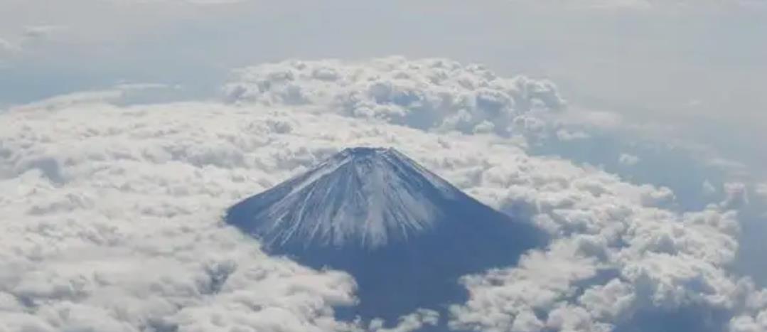 日本连续遭高温烘烤，这是日本富士山即将爆发的前兆？