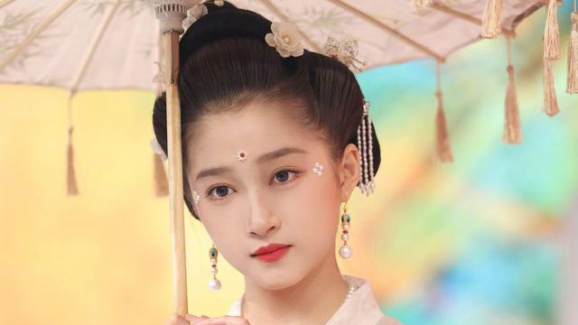 杨紫|本可以和关晓彤平起平坐的小花，却因为牵扯了杨紫路人缘大跌