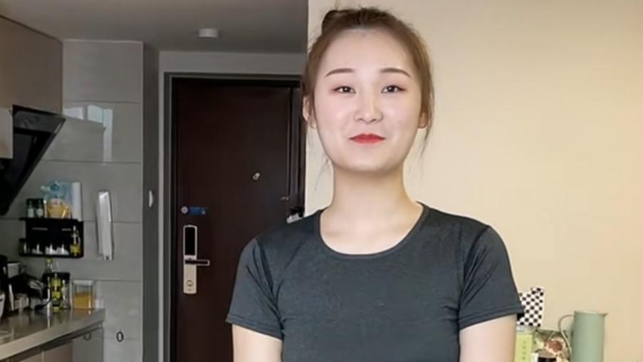 陈亚男|前夫官宣订婚后，陈亚男首次露面，化身瑜伽教练心情未受影响